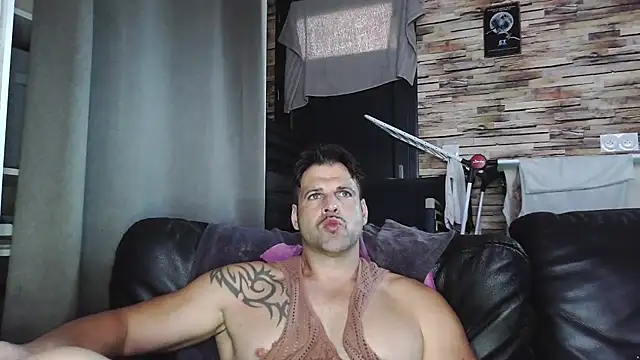 Snapshot of XxBigboybandxX chatting on 8, 11, 2025 XxBigboybandxX online show from 8, 11, 2025