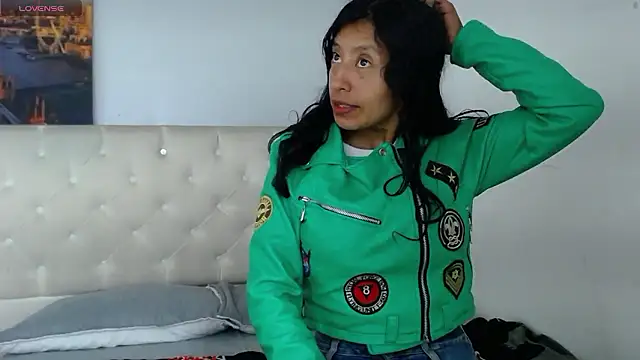 Snapshot of karolinee_66_ chatting on 6, 12, 2024 karolinee 66 online show from 6, 12, 2024