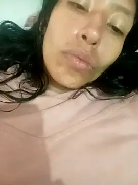 Snapshot of karolinee_66_ chatting on 12, 12, 2024 karolinee 66 online show from 12, 12, 2024