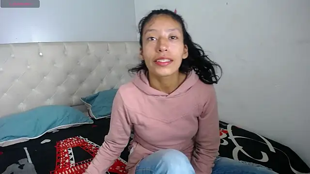 Snapshot of karolinee_66_ chatting on 20, 12, 2024 karolinee 66 online show from 20, 12, 2024