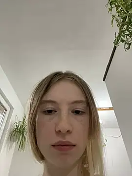 minidivaa  online show from 8, 1, 2025