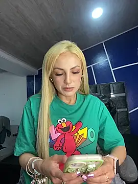 Snapshot of alicev_kitty chatting on 6, 3, 2025 alicev kitty online show from 6, 3, 2025