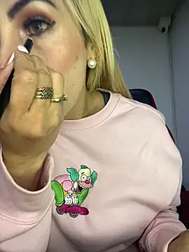 Snapshot of alicev_kitty chatting on 13, 11, 2025 alicev kitty online show from 13, 11, 2025