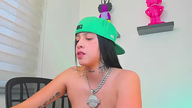 Snapshot of Gangster_Girl chatting on 18, 12, 2024 Gangster Girl online show from 18, 12, 2024