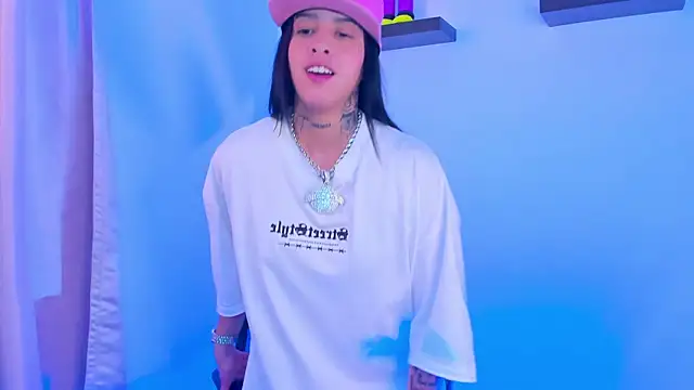 Snapshot of Gangster_Girl chatting on 4, 1, 2025 Gangster Girl online show from 4, 1, 2025