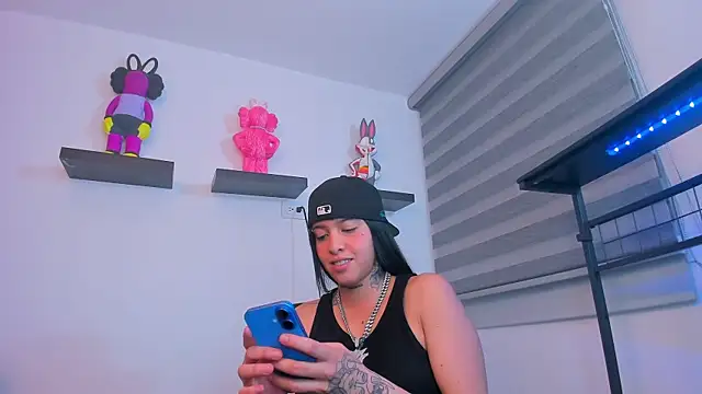 Snapshot of Gangster_Girl chatting on 13, 11, 2025 Gangster Girl online show from 13, 11, 2025