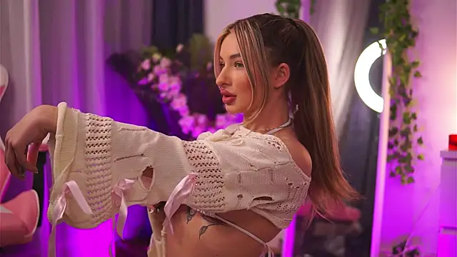 Snapshot of AvaShayy chatting on 8, 2, 2025 AvaShayy online show from 8, 2, 2025