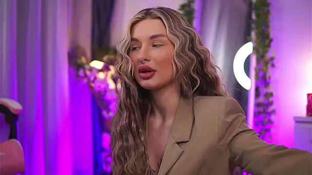 Snapshot of AvaShayy chatting on 10, 2, 2025 AvaShayy online show from 10, 2, 2025