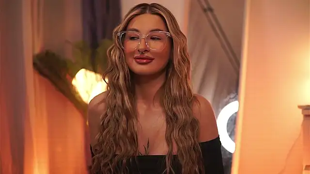 Snapshot of AvaShayy chatting on 2, 3, 2025 AvaShayy online show from 2, 3, 2025