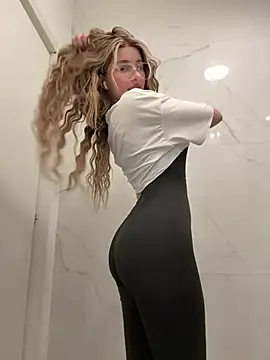 Snapshot of AvaShayy chatting on 6, 3, 2025 AvaShayy online show from 6, 3, 2025