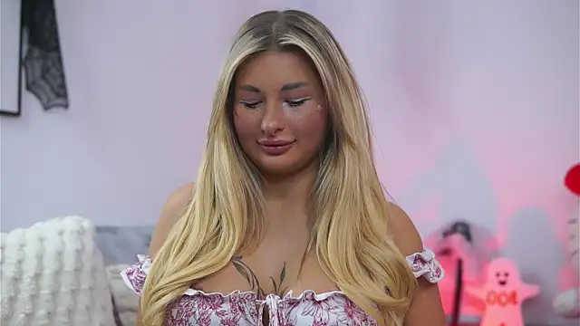 Snapshot of AvaShayy chatting on 27, 10, 2025 AvaShayy online show from 27, 10, 2025