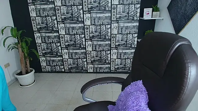 EmiGomez  online show from 18, 9, 2025