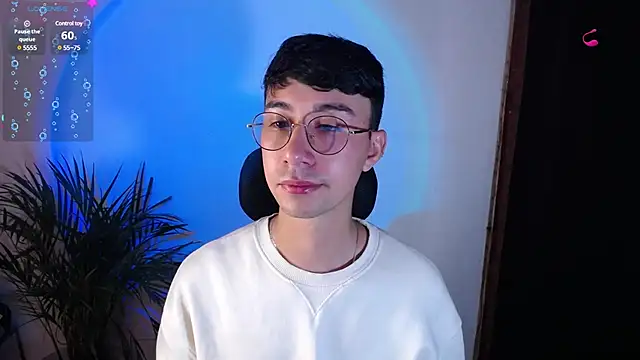 Snapshot of cameron_cum chatting on 8, 1, 2025 cameron cum online show from 8, 1, 2025