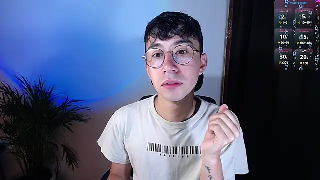 Snapshot of cameron_cum chatting on 12, 1, 2025 cameron cum online show from 12, 1, 2025