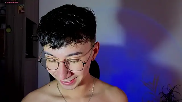 Snapshot of cameron_cum chatting on 7, 10, 2025 cameron cum online show from 7, 10, 2025