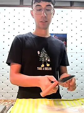 Snapshot of cameron_cum chatting on 8, 10, 2025 cameron cum online show from 8, 10, 2025