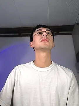 Snapshot of cameron_cum chatting on 8, 11, 2025 cameron cum online show from 8, 11, 2025