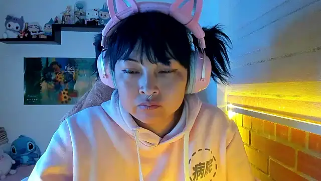 Shaddycute  online show from 24, 2, 2026