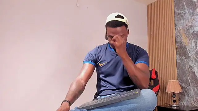 Snapshot of Troykhalil chatting on 9, 9, 2025 Troykhalil online show from 9, 9, 2025