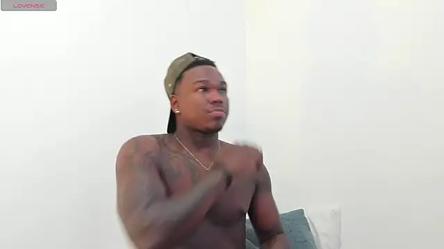 Snapshot of Troykhalil chatting on 12, 11, 2025 Troykhalil online show from 12, 11, 2025