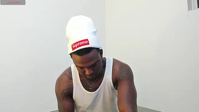 Snapshot of Troykhalil chatting on 18, 11, 2025 Troykhalil online show from 18, 11, 2025