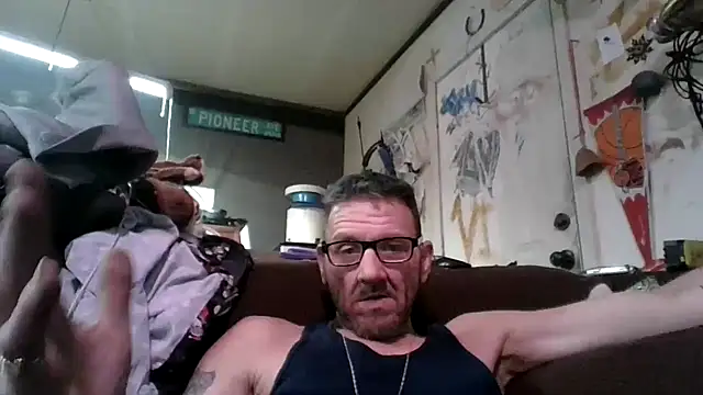 Snapshot of gettinit2wice chatting on 22, 10, 2025 gettinit2wice online show from 22, 10, 2025