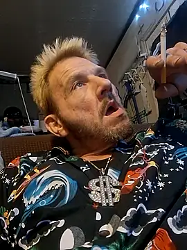 Snapshot of gettinit2wice chatting on 15, 12, 2025 gettinit2wice online show from 15, 12, 2025