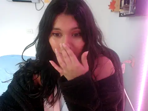 HannaKlein online show from 8, 9, 2025