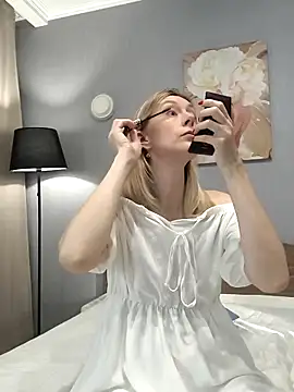 AvelinaLeoni online show from 7, 11, 2025