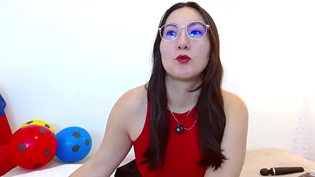 Elle Lee  online show from 18, 6, 2026