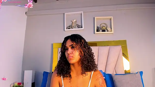 Snapshot of vahiolet_fuentes chatting on 23, 6, 2026 vahiolet fuentes online show from 23, 6, 2026