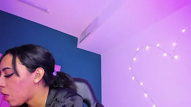 Snapshot of MavyStar chatting on 17, 12, 2024 MavyStar online show from 17, 12, 2024