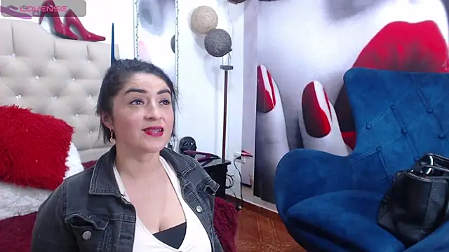 Snapshot of karenlennox1 chatting on 7, 2, 2025 karenlennox1 online show from 7, 2, 2025