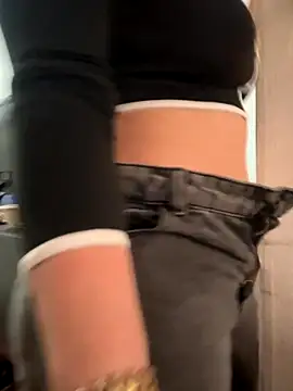 Snapshot of karenlennox1 chatting on 16, 11, 2025 karenlennox1 online show from 16, 11, 2025