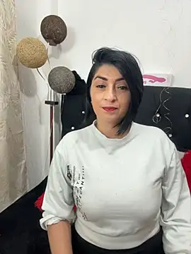 Snapshot of karenlennox1 chatting on 4, 12, 2025 karenlennox1 online show from 4, 12, 2025