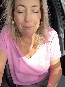 Snapshot of Cherry-red-xo chatting on 6, 11, 2025 Cherry-red-xo online show from 6, 11, 2025