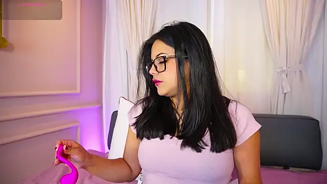 Snapshot of Sophia_wilsonn_ chatting on 13, 9, 2025 Sophia wilsonn online show from 13, 9, 2025