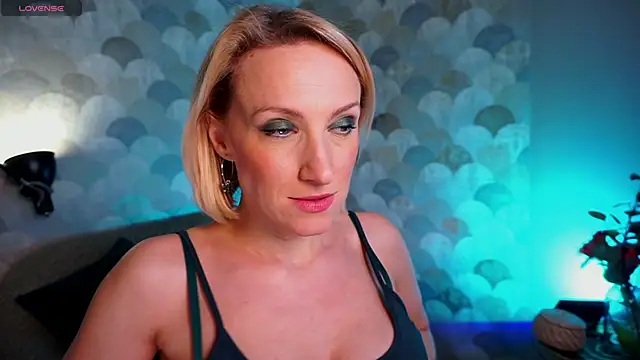 Snapshot of UmaTruewoman chatting on 11, 12, 2024 UmaTruewoman online show from 11, 12, 2024