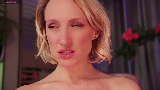 Snapshot of UmaTruewoman chatting on 2, 1, 2025 UmaTruewoman online show from 2, 1, 2025