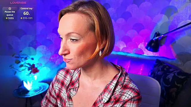 Snapshot of UmaTruewoman chatting on 13, 10, 2025 UmaTruewoman online show from 13, 10, 2025