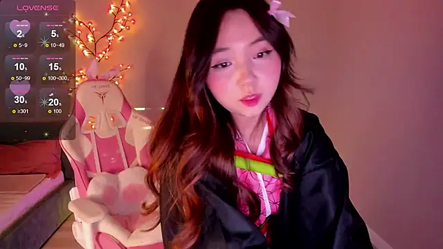 Snapshot of Fluffy_Rose chatting on 31, 10, 2025 Fluffy Rose online show from 31, 10, 2025