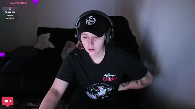 bonnie moon  online show from 18, 4, 2026