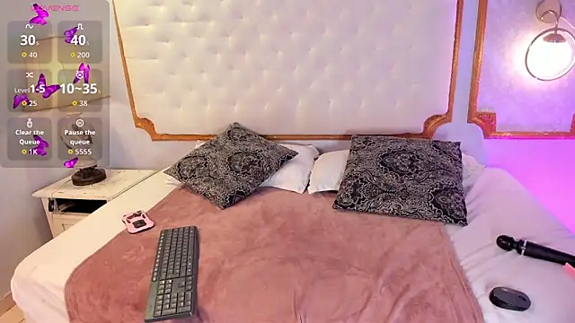 Paiige peach online show from 23, 11, 2025