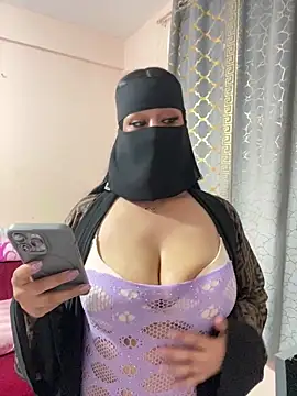 Snapshot of mari_layali chatting on 29, 4, 2026 mari layali online show from 29, 4, 2026