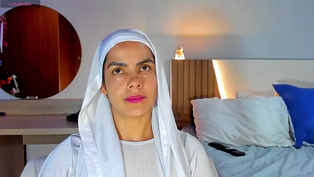 ClaraMariaMon online show from 6, 3, 2025