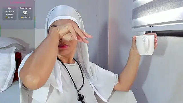 ClaraMariaMon online show from 25, 10, 2025