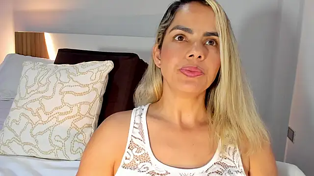 Snapshot of ClaraMariaMon chatting on 19, 7, 2026 ClaraMariaMon online show from 19, 7, 2026