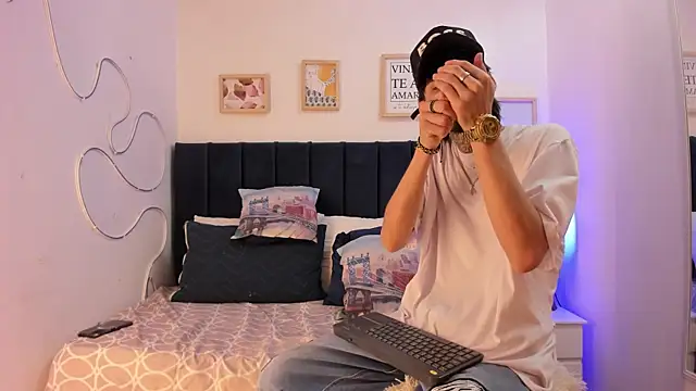 Snapshot of Brutal_Sex_Fucking chatting on 17, 11, 2025 Brutal Sex Fucking online show from 17, 11, 2025