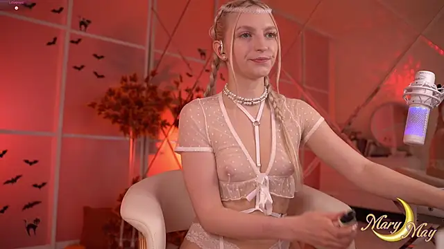 Snapshot of marylunamay chatting on 30, 11, 2025 marylunamay online show from 30, 11, 2025