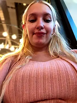 Snapshot of Milkyy_wway chatting on 4, 12, 2024 Milkyy wway online show from 4, 12, 2024